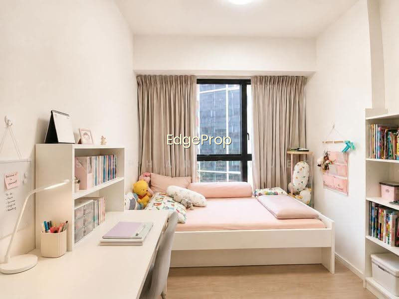 RIVERFRONT RESIDENCES photo 6