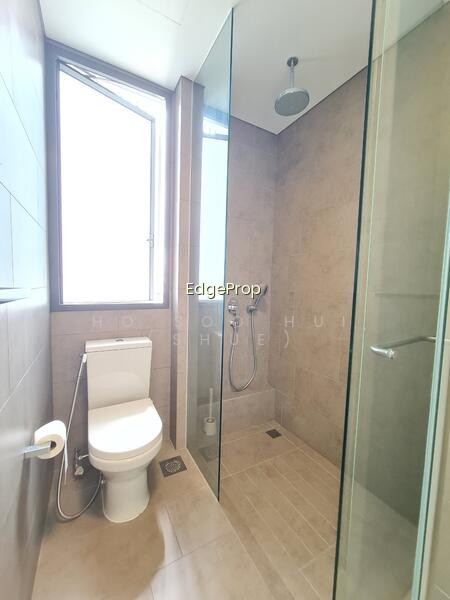 STRATUM photo 5