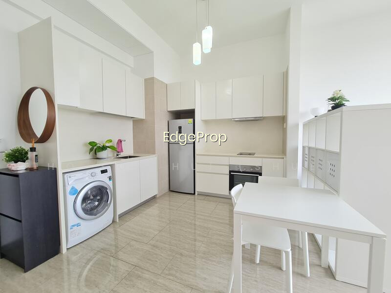 STRATUM photo 6