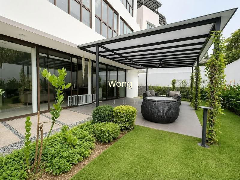 RARE CORNER RENOVATED SEMI-D WAK HASSAN DRIVE image 1 of 10