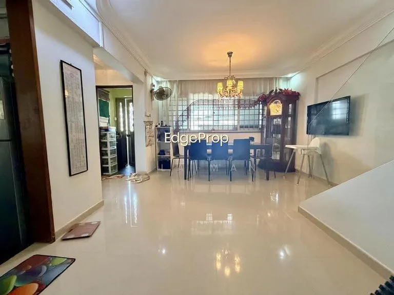 556 Jurong West Street 42 image 1 of 9