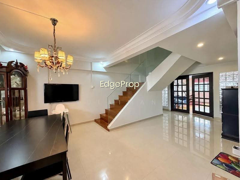 556 JURONG WEST STREET 42 photo 2