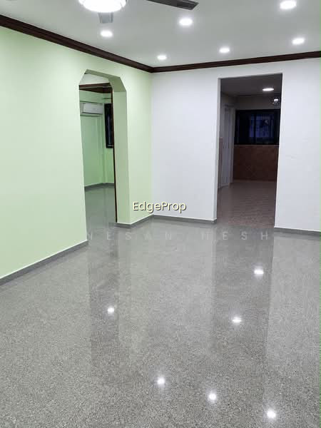 327 HOUGANG AVENUE 5 image 1 of 10