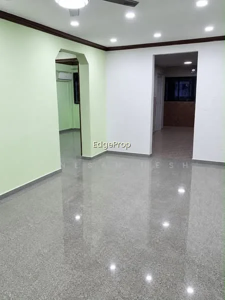327 Hougang Avenue 5 image 1 of 10