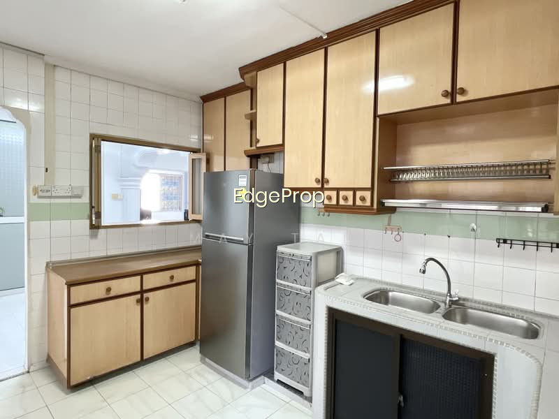 879 WOODLANDS STREET 82 photo 5