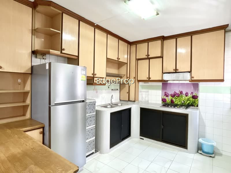 879 WOODLANDS STREET 82 photo 6