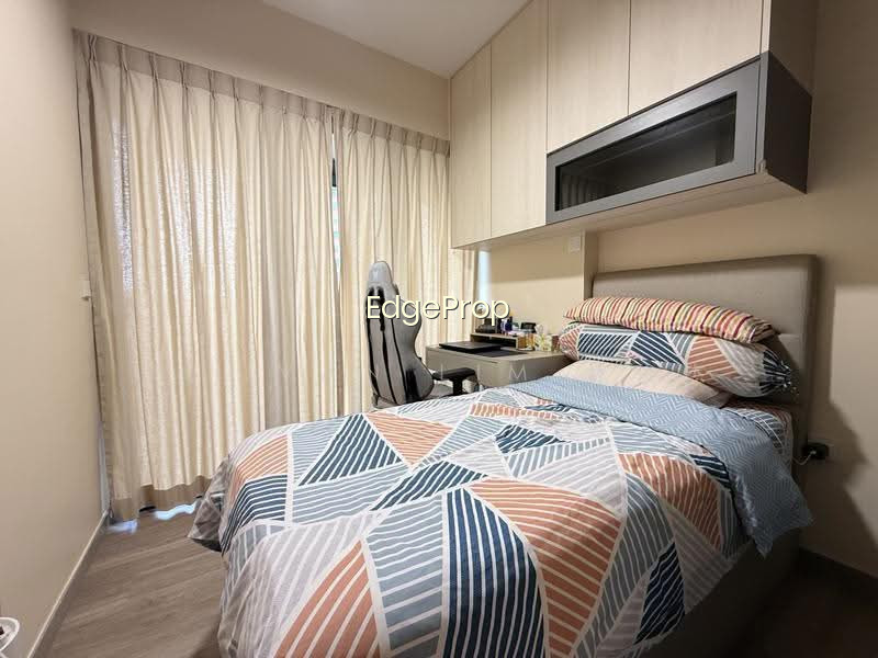 RIVERFRONT RESIDENCES photo 2