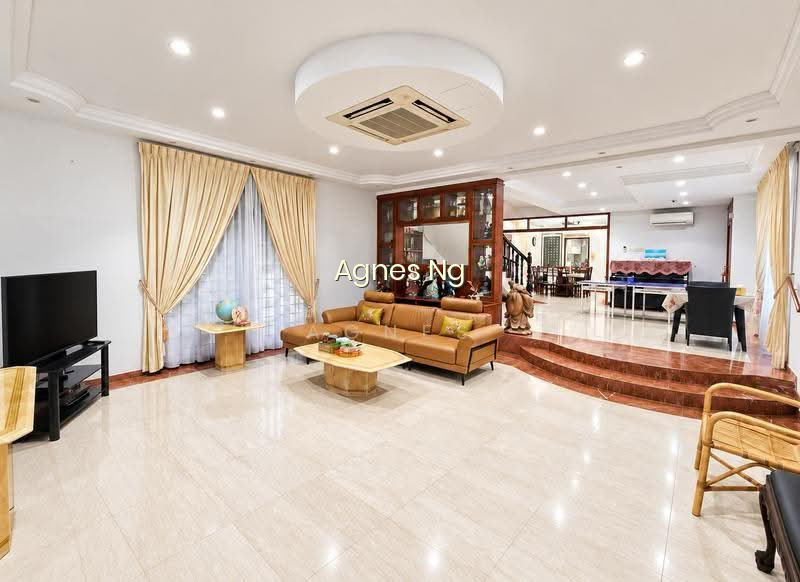 **LANDED7772**@ WELL KEPT DETACHED HOUSE IN KEMBANGAN image 1 of 8