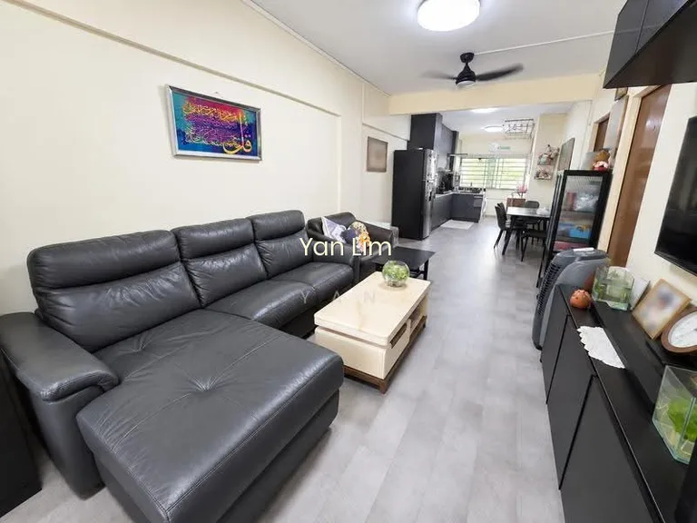166 Bukit Batok West Avenue 8 image 1 of 10