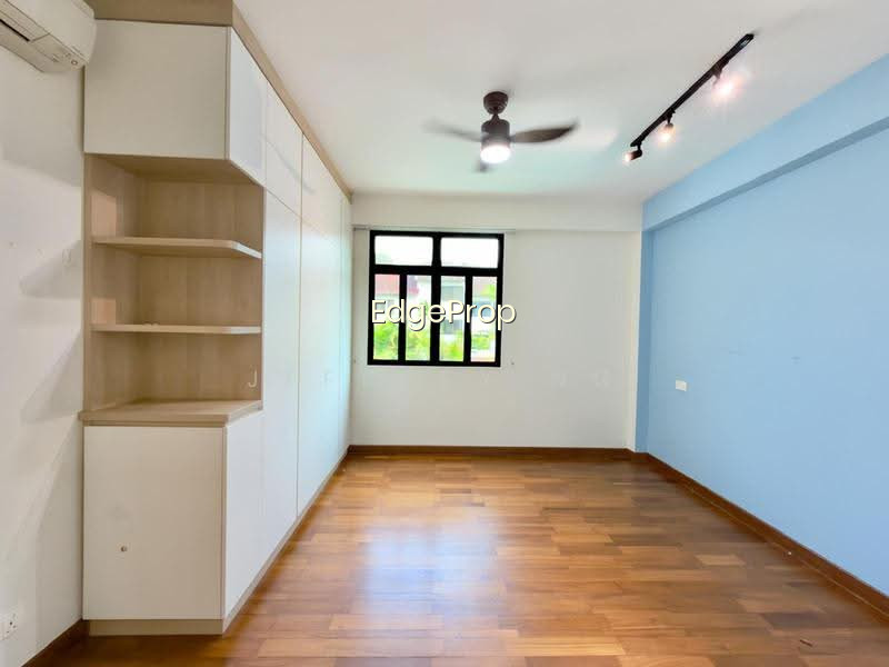 Adam Place photo 6