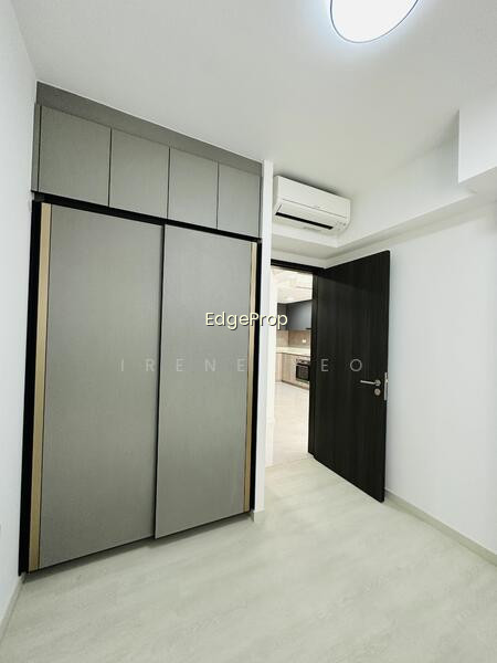 RIVERFRONT RESIDENCES photo 4