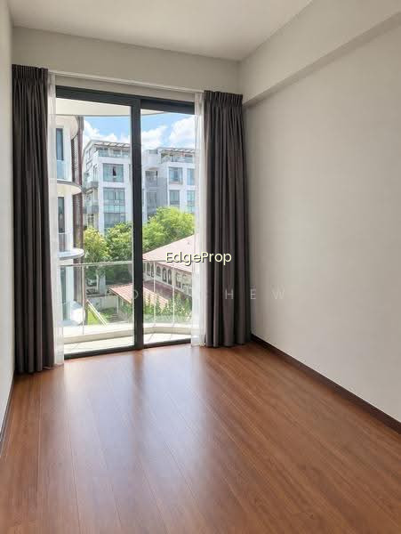 AURA 83 photo 3