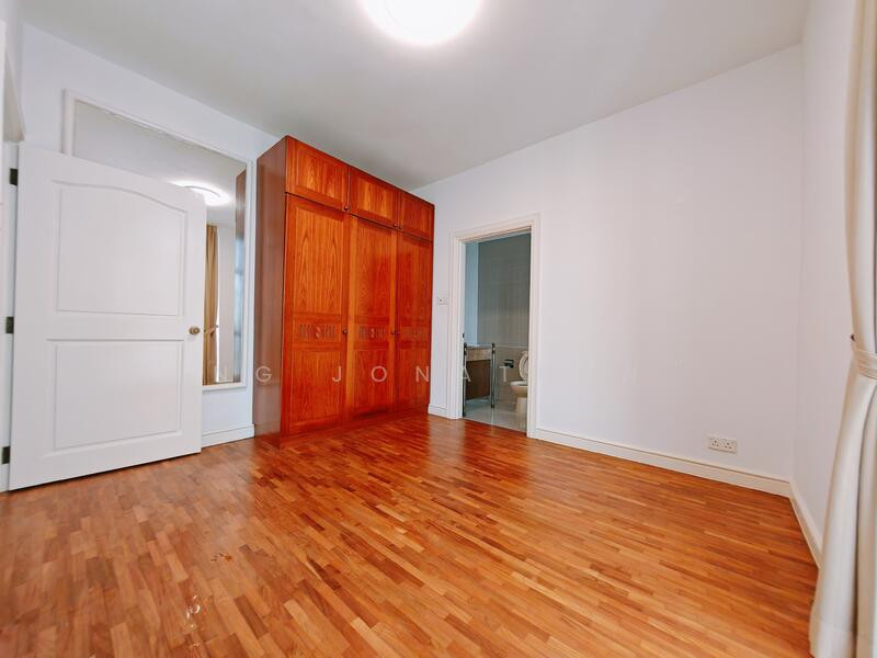 LEONIE CONDOTEL photo 2