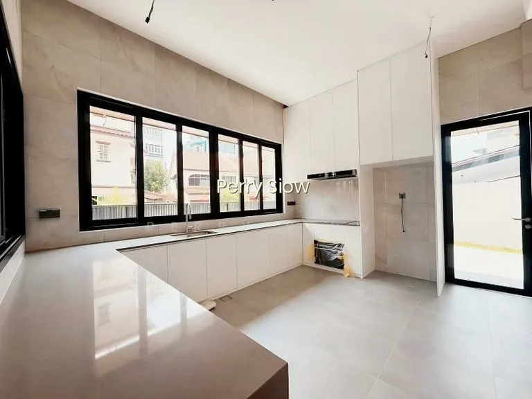 Freehold Brand New With Lift Semi D in Telok Kurau image 1 of 5