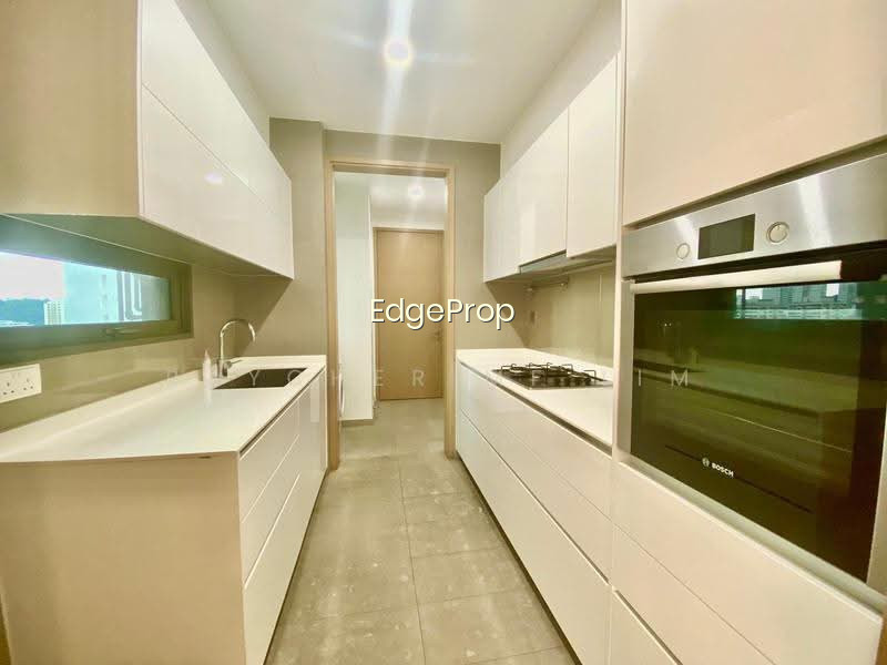 SKYLINE RESIDENCES photo 3