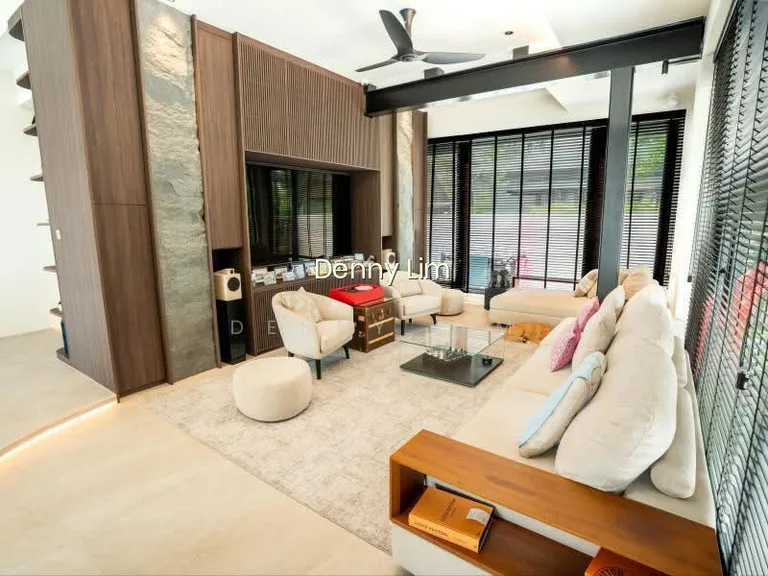 Wide Frontage. North/South Facing (9693.8899 发发久久) image 1 of 8