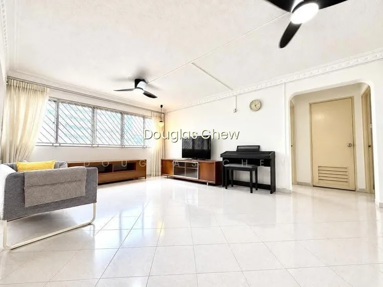 624 Hougang Avenue 8 image 1 of 10