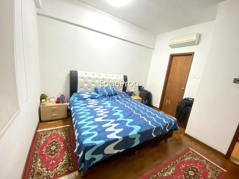 90 Holland Road photo 2