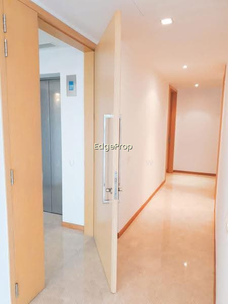 MARINA BAY RESIDENCES photo 2