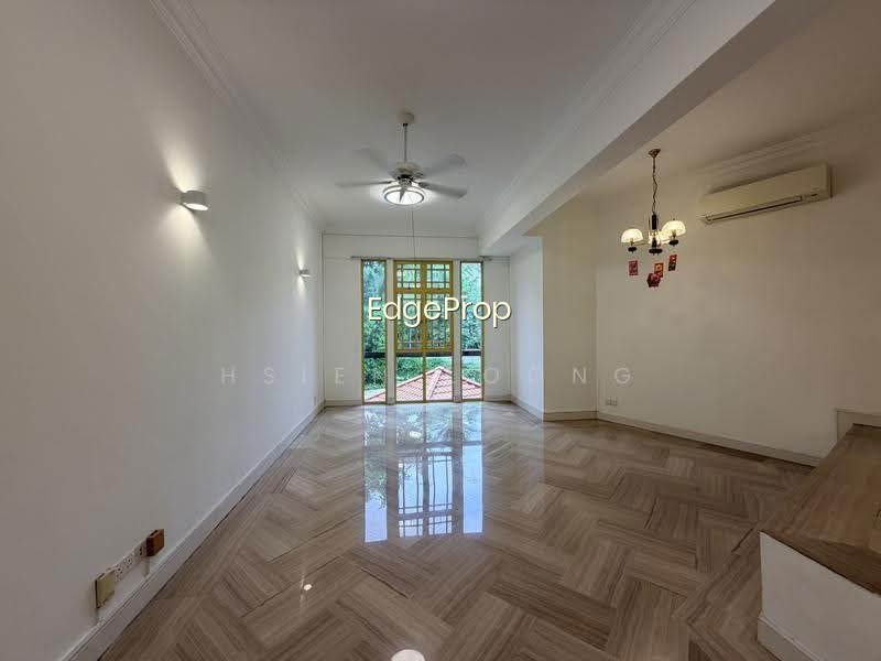 ORANGE REGENCY photo 4
