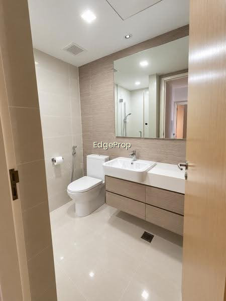 THE LAKEFRONT RESIDENCES photo 6