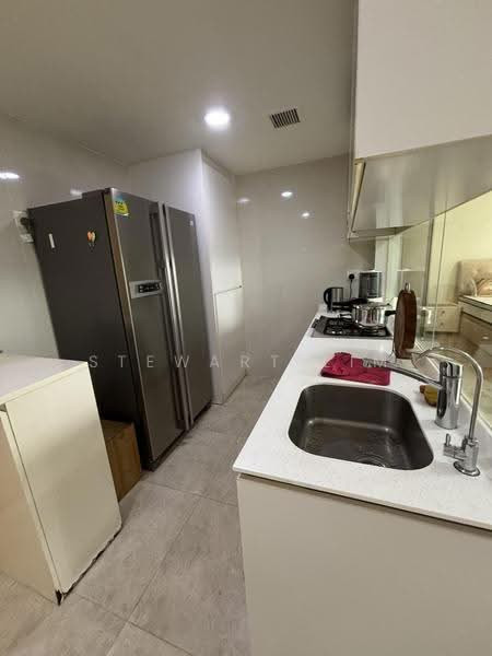 THE LAKEFRONT RESIDENCES photo 2