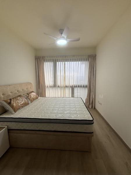 THE LAKEFRONT RESIDENCES photo 4