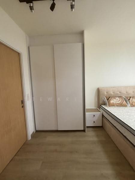 THE LAKEFRONT RESIDENCES photo 5