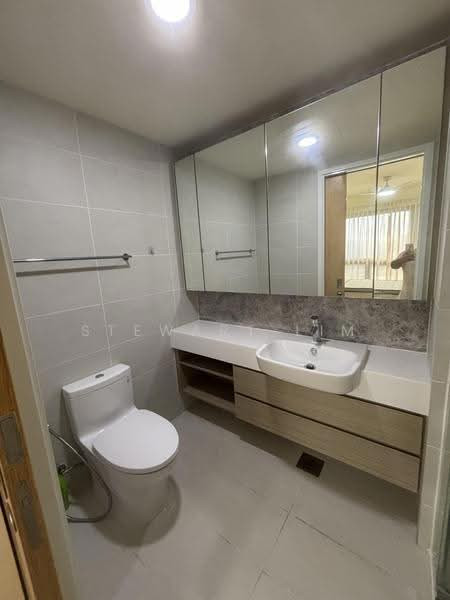 THE LAKEFRONT RESIDENCES photo 6