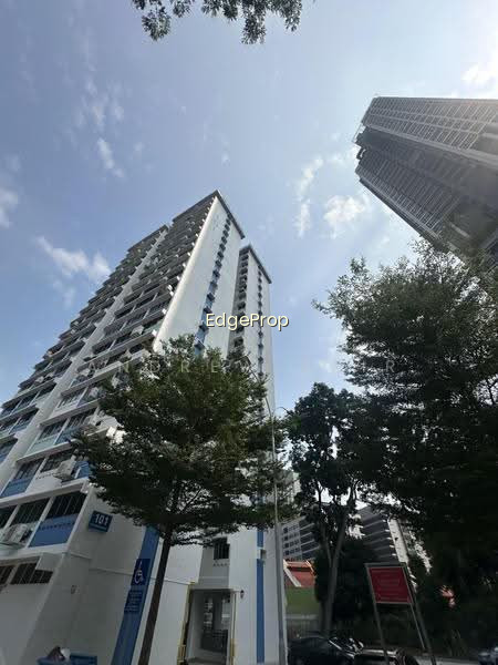101 SPOTTISWOODE PARK ROAD photo 3
