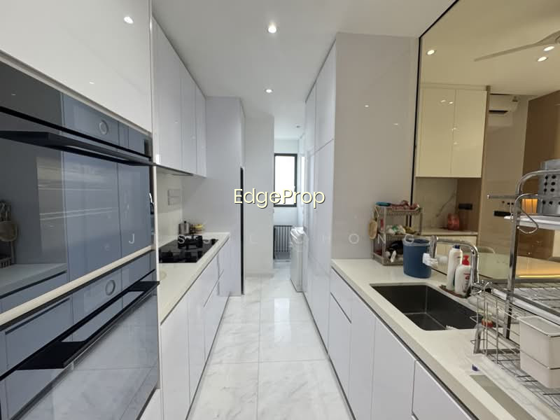 PEAK RESIDENCE photo 2