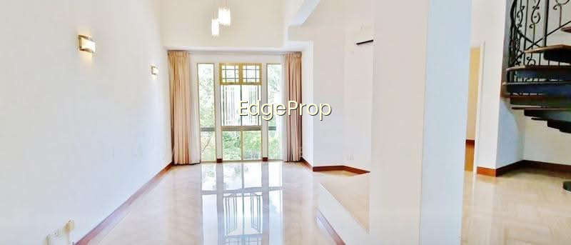 ORANGE REGENCY photo 2