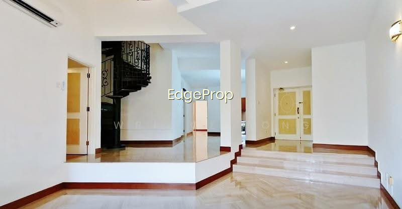 ORANGE REGENCY photo 3