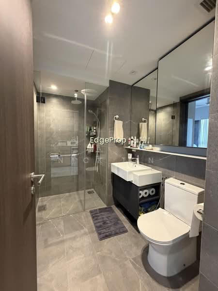 RIVERFRONT RESIDENCES photo 4