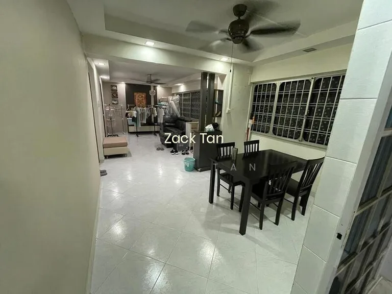 425 Woodlands Street 41 image 1 of 9
