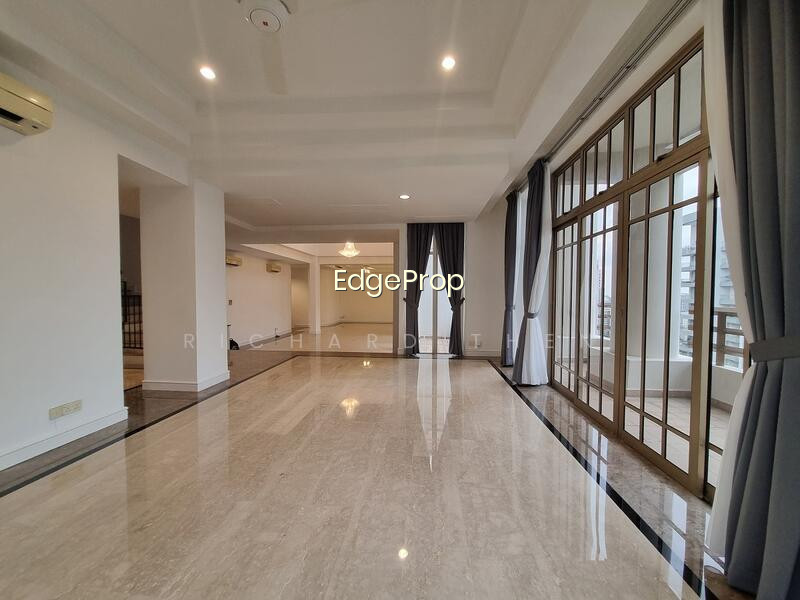 LEONIE CONDOTEL photo 3