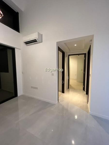 RIVERFRONT RESIDENCES photo 4