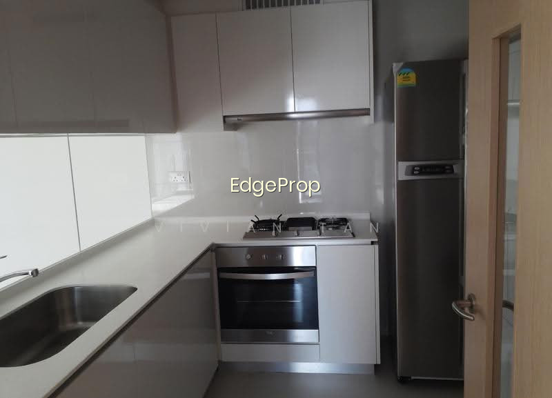 THE LAKEFRONT RESIDENCES photo 4