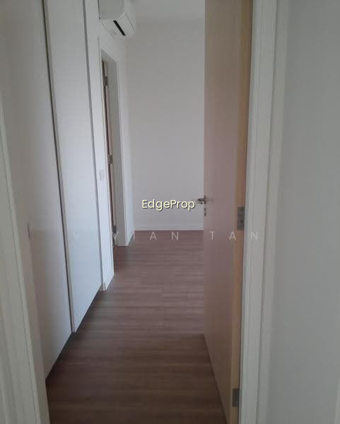 THE LAKEFRONT RESIDENCES photo 5