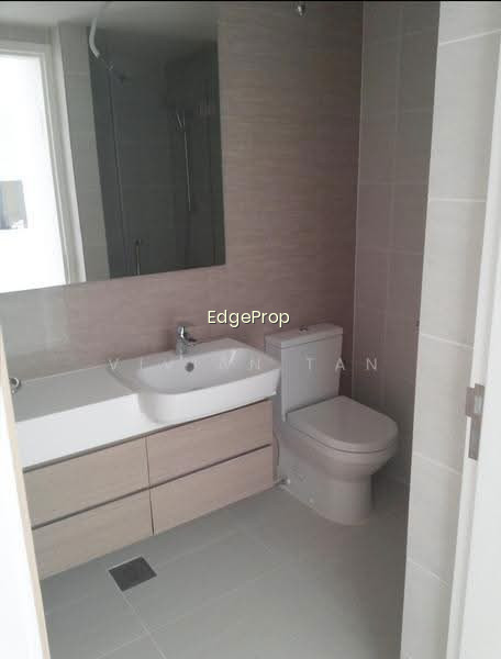 THE LAKEFRONT RESIDENCES photo 6
