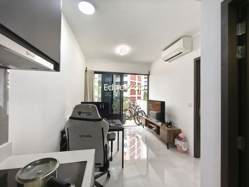 RIVERFRONT RESIDENCES photo 2