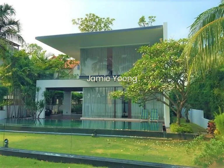 Prestigious Waterfront Bungalow With Yacht Berth in Sentosa Cove image 1 of 10