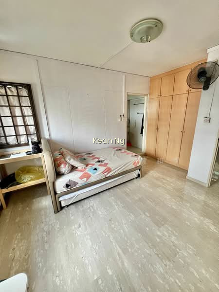 478 SEMBAWANG DRIVE image 1 of 8