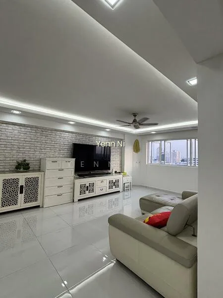 226 Jurong East Street 21 image 1 of 10
