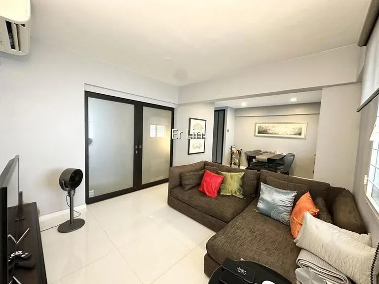 584 Cheng San Court image 1 of 10