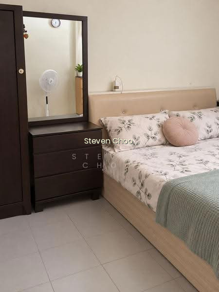 802 WOODLANDS STREET 81 image 1 of 7