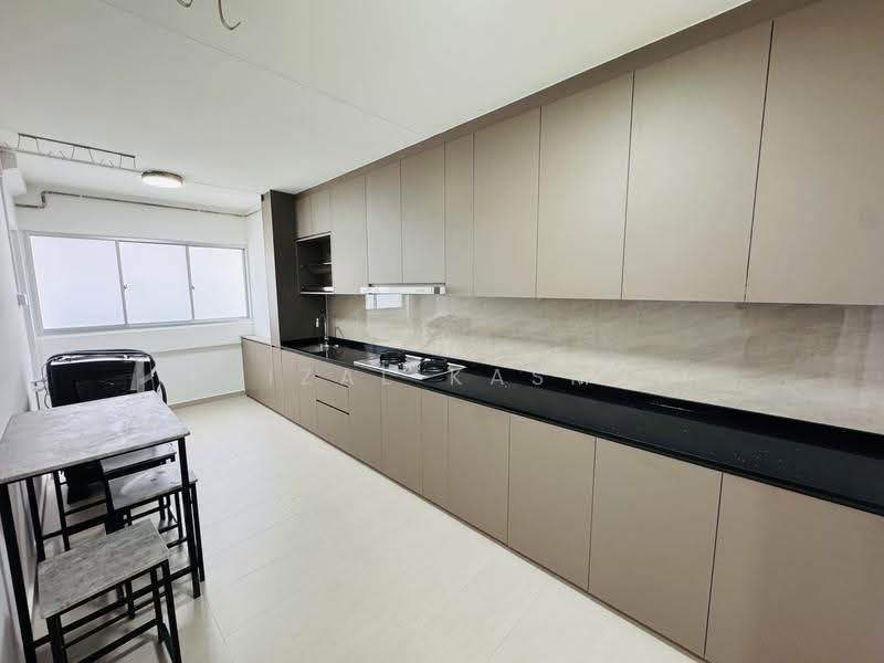 852 Tampines Street 82