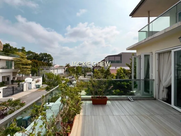 Giant District 19 Serangoon Gardens Semi-Detached Home | Move-In Condition image 1 of 7