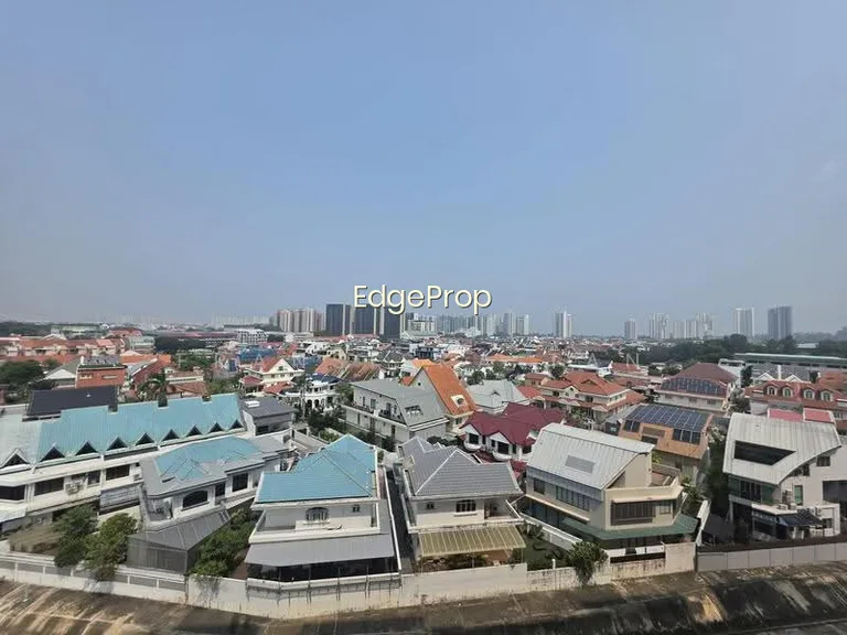 Grand Dunman image 1 of 10