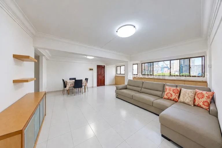 23B Queen's Close image 1 of 10